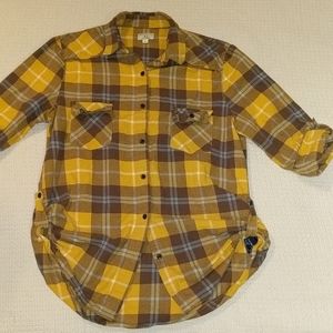 🌟3/$20🌟 Feminine flannel plaid button-up